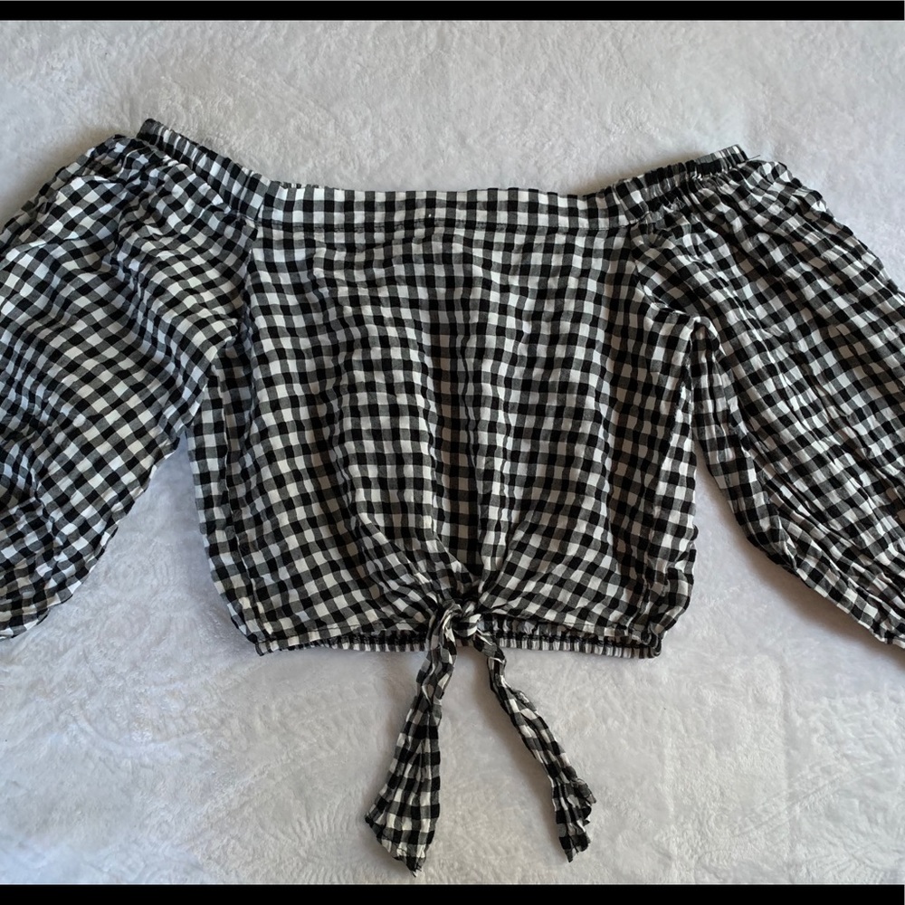 off the shoulders crop top